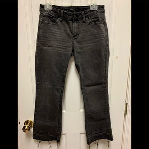 LUCKY CROPPED JEANS.